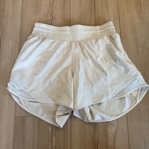 Lululemon Hotty Hot HR Short 4" *Lined